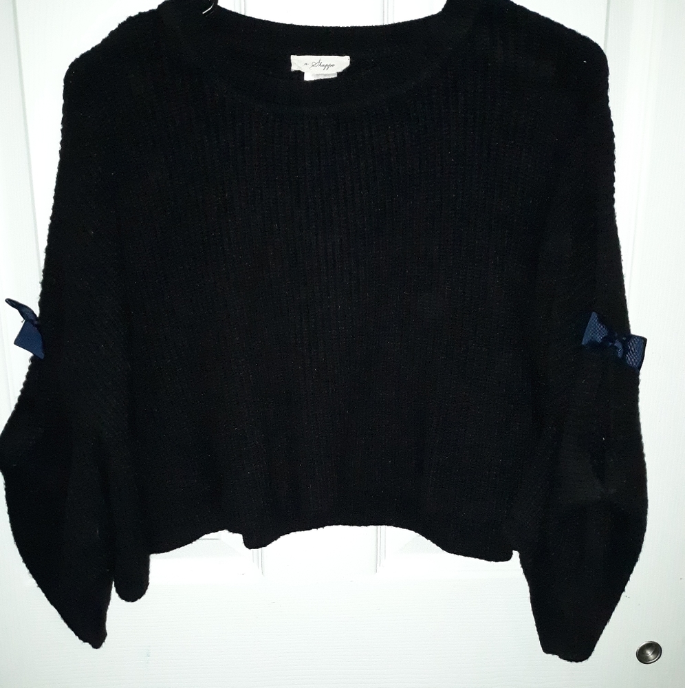 Black crop sweatshirt